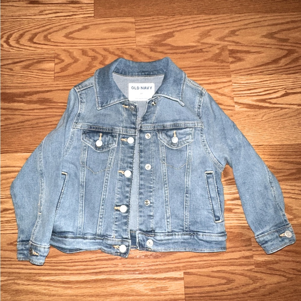 Unisex Trucker Jean Jacket for Toddler
Size 3T cotton 
Blue denim jacket